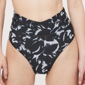 Lululemon     Tied To Tide SWIM Bottom    REVERSIBLE   BNWT    Sz 6